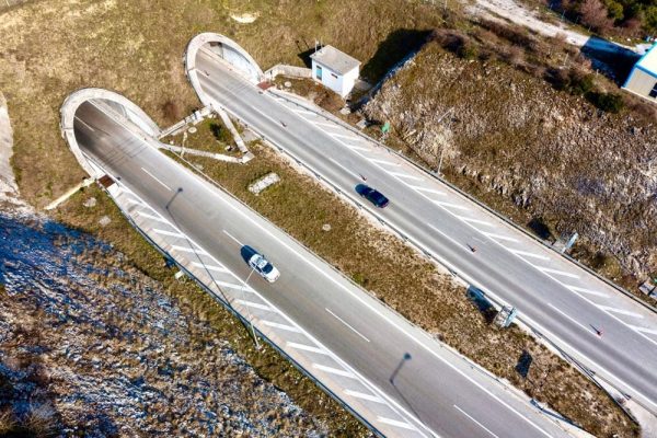 Σήραγγες Δωδώνης οδικές στον Αυτοκινητόδρομο 2 (Εγναντία Οδός, Ελλάδα) 1